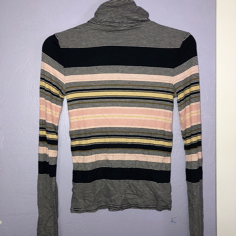 Turtle Neck - Picture 2 of 3